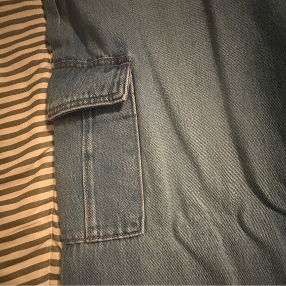 Old Navy Light Wash Denim Cargo Jeans - high waisted - Picture 2 of 6